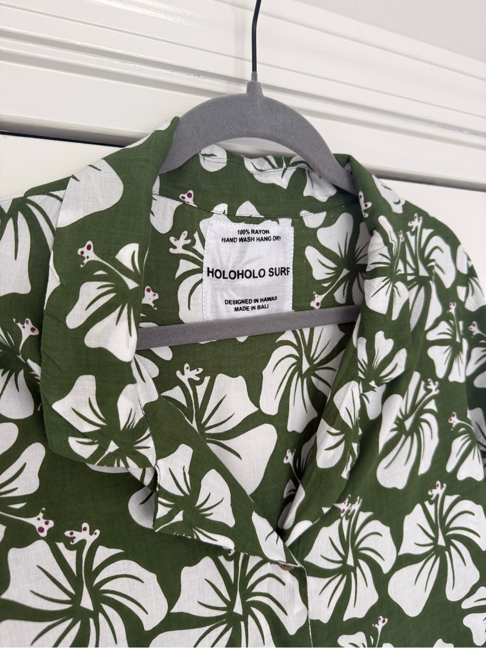 Holoholo Surf Aloha Button Crop In Avocado Kokio Print View 2